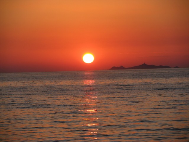Zpad slunce nad Krvavmi ostrovy